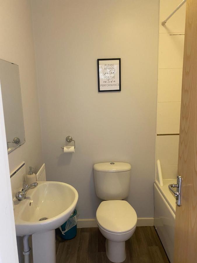 Coventry City Centre Townhouse With Private Parking Exterior foto