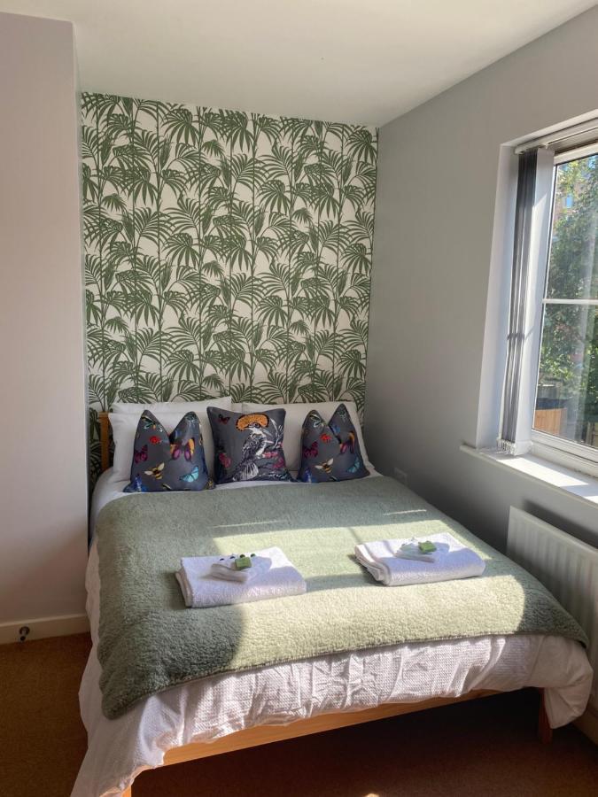 Coventry City Centre Townhouse With Private Parking Exterior foto