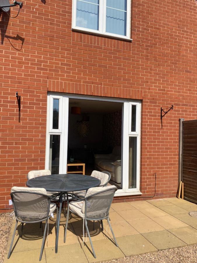 Coventry City Centre Townhouse With Private Parking Exterior foto