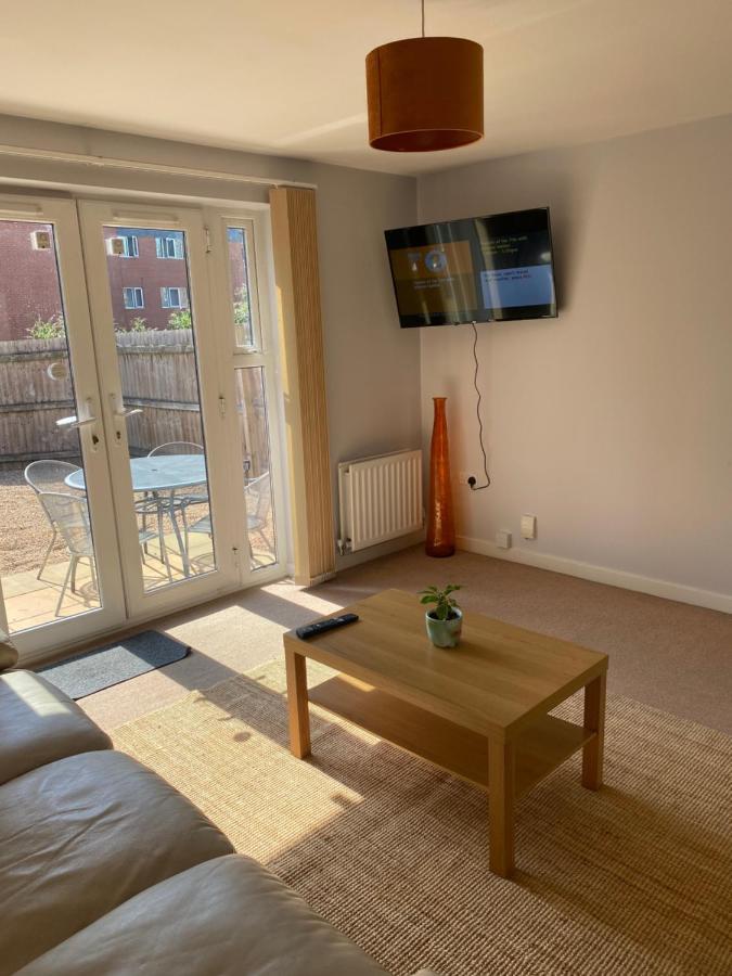 Coventry City Centre Townhouse With Private Parking Exterior foto