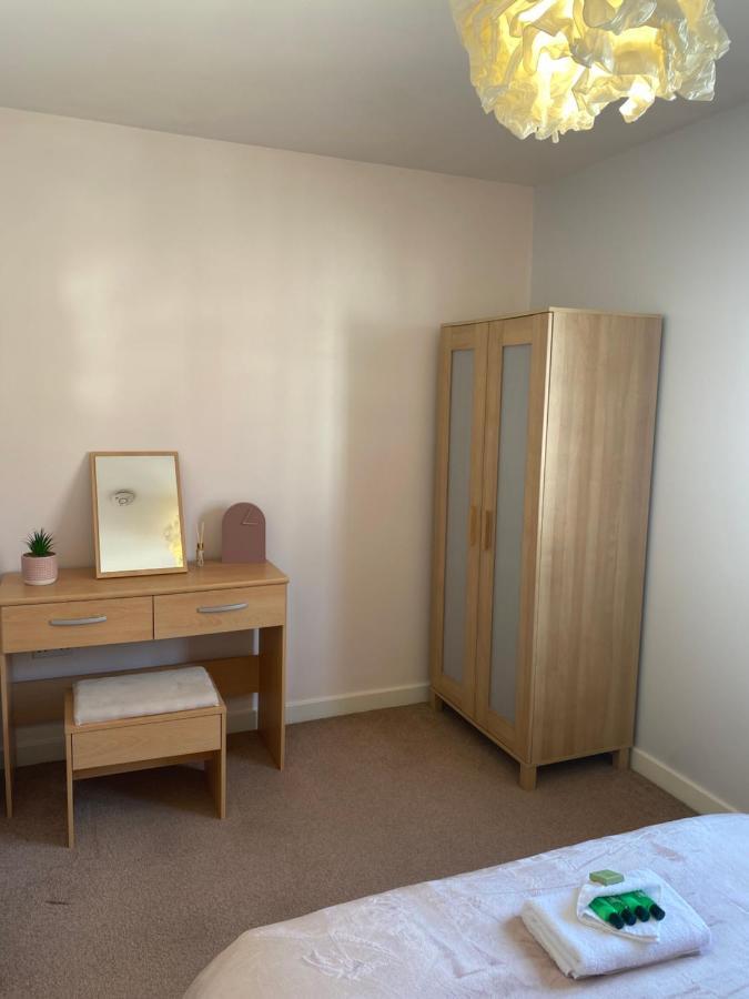 Coventry City Centre Townhouse With Private Parking Exterior foto